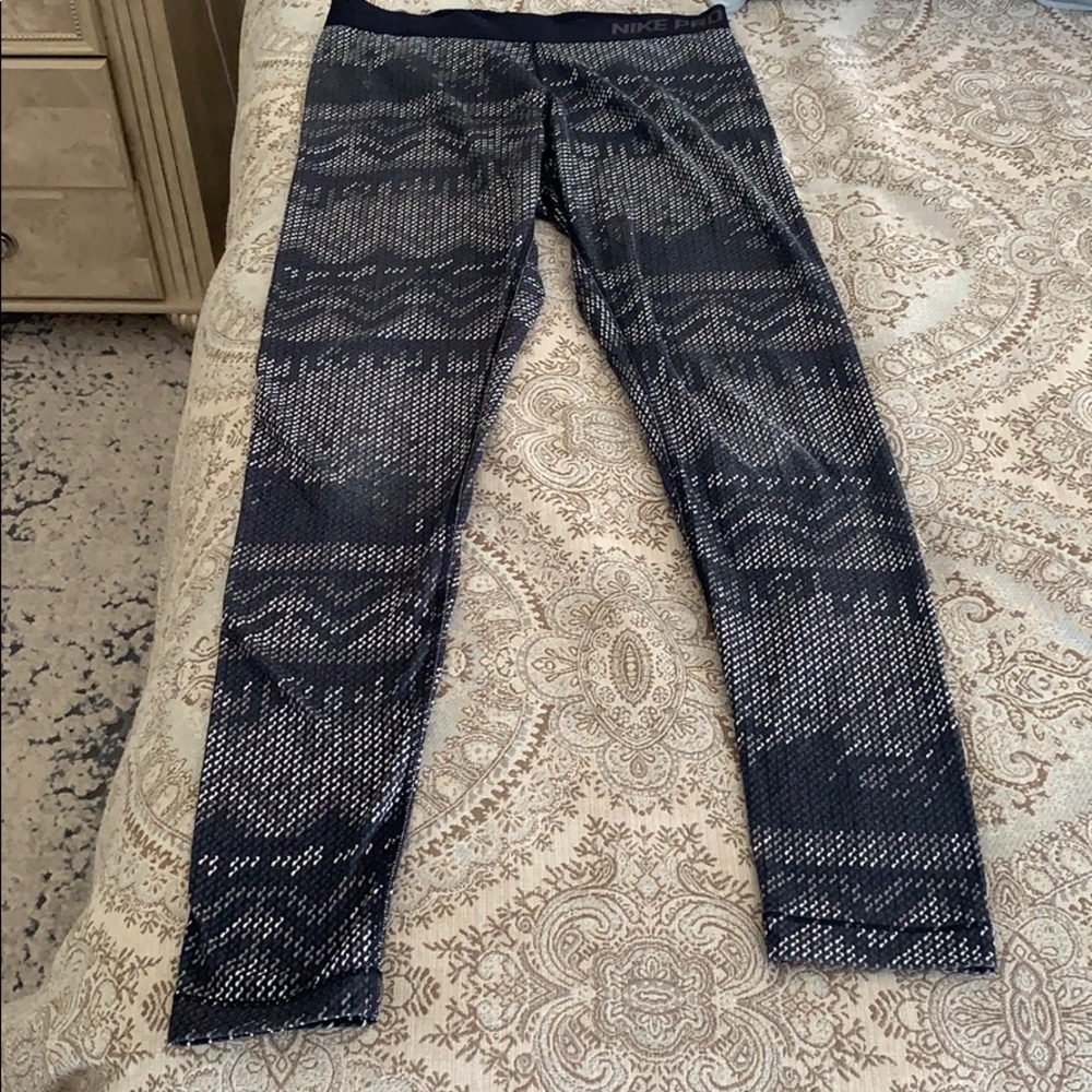 Women’s Nike pro dri-fit therma leggings/tights